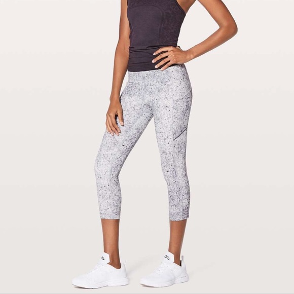 Bundle of two Lululemon speed up crop - Picture 1 of 6